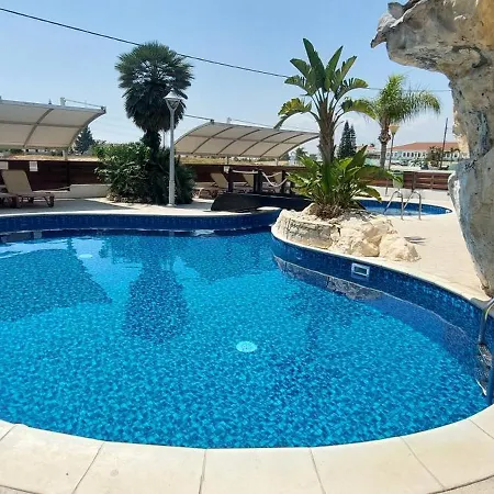Palms B1 204 * Pyla