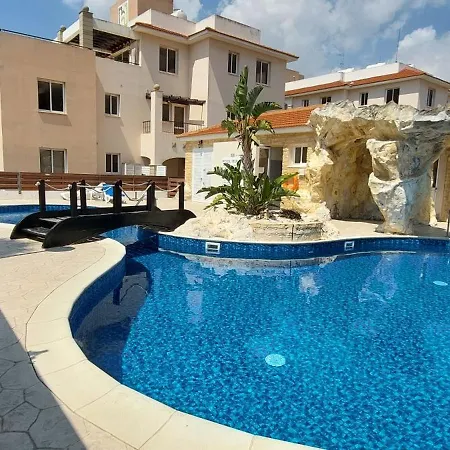 Palms B1 204 * Pyla